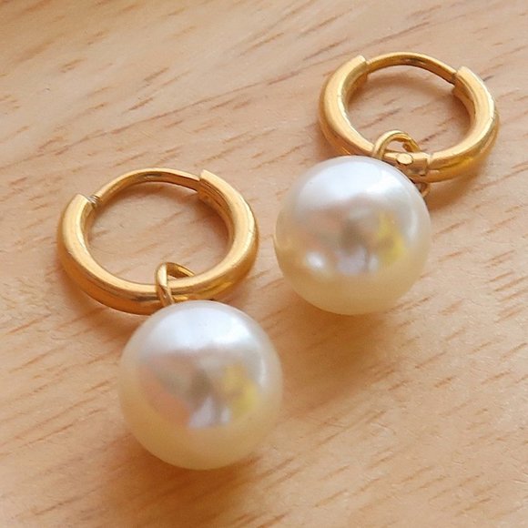 Jewelry - NEW 18K Gold Plated Round Pearl Drop Huggie Round Hoop Earrings